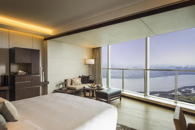اتاق استاندارد با چشم‌انداز, Hualuxe Hotels & Resorts Nanchang High Tech Zone, An Ihg