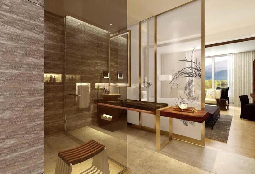 اتاق سوپریور با تخت بزرگ, Hualuxe Hotels & Resorts Nanchang High Tech Zone, An Ihg