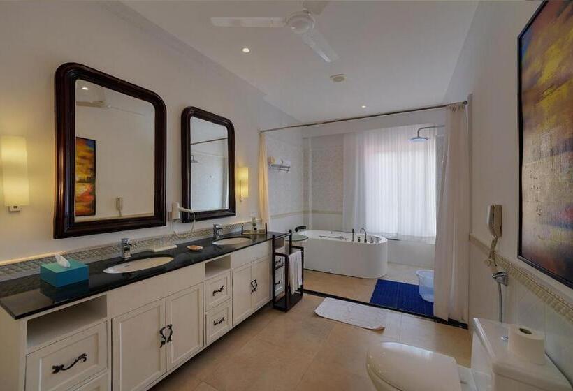 家庭间, Mayfair Palm Beach Resort