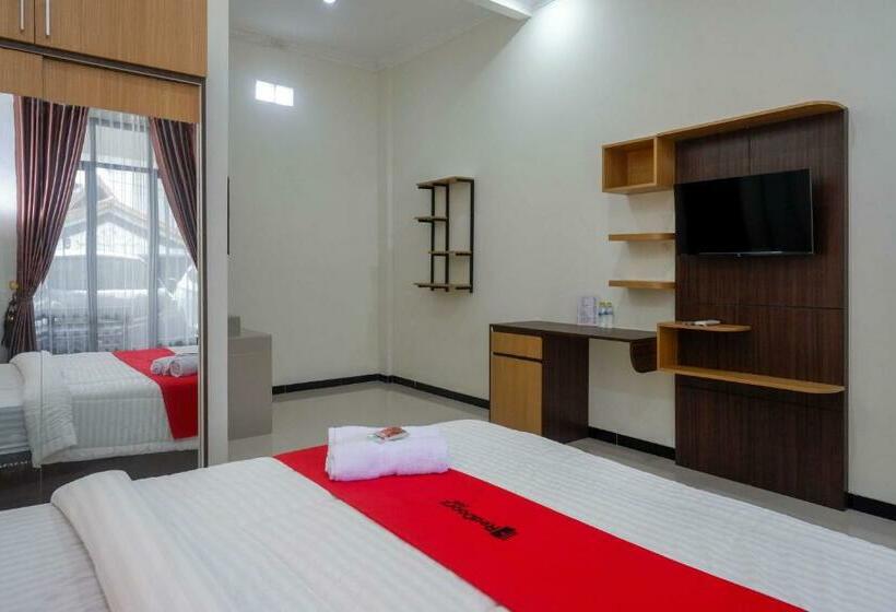 디럭스 룸, Reddoorz Near Terminal Tirtonadi 2