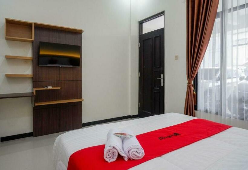 패밀리 룸, Reddoorz Near Terminal Tirtonadi 2