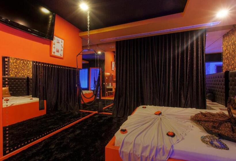 اتاق لوکس, Motel Emoções