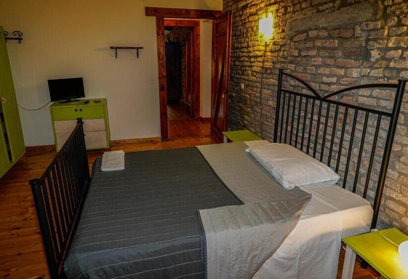 نمای استخر اتاق استاندارد چهارنفره, La Locanda Degli Artisti