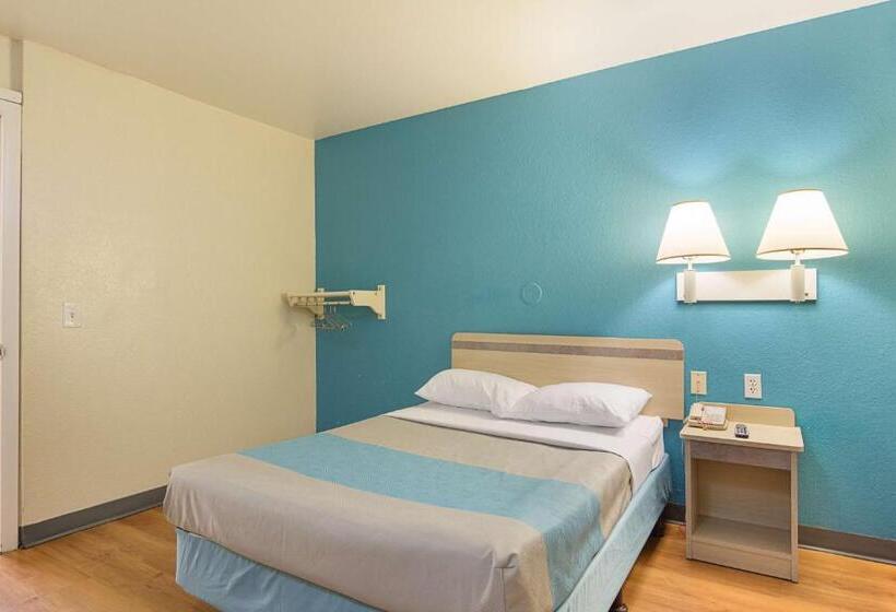四人豪华间, Motel 6 Fredericksburg, Va  North