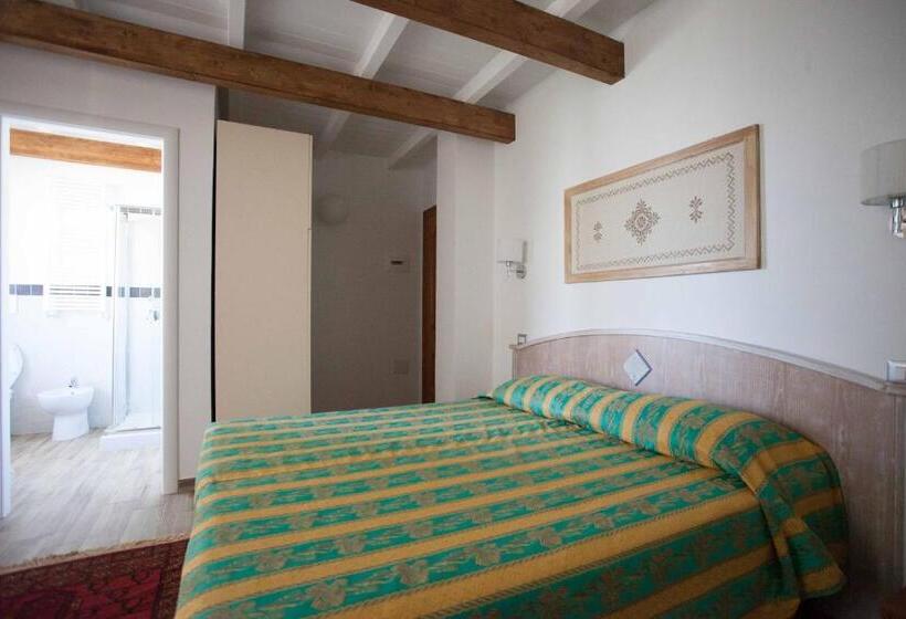 Júnior Suíte Dúplex, Locanda Degli Artisti