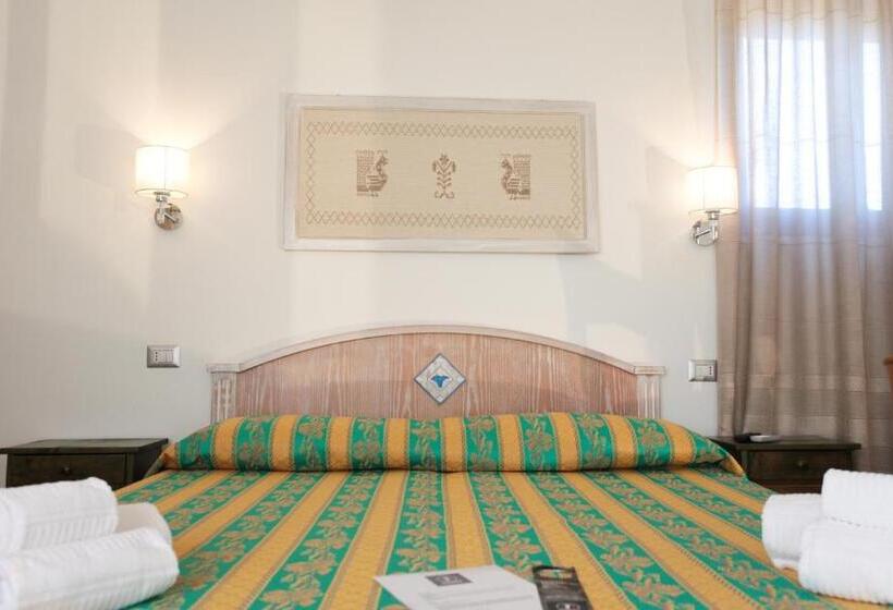 اتاق لوکس سه تخته, Locanda Degli Artisti