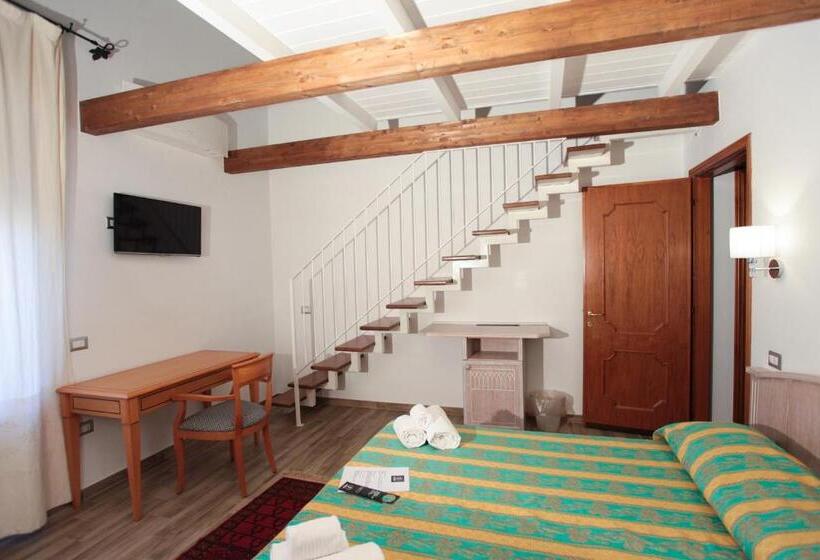 Júnior Suíte Dúplex, Locanda Degli Artisti