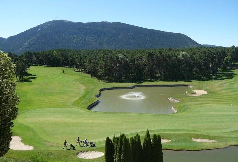 Suite with lake view, Château Et Golf De Taulane