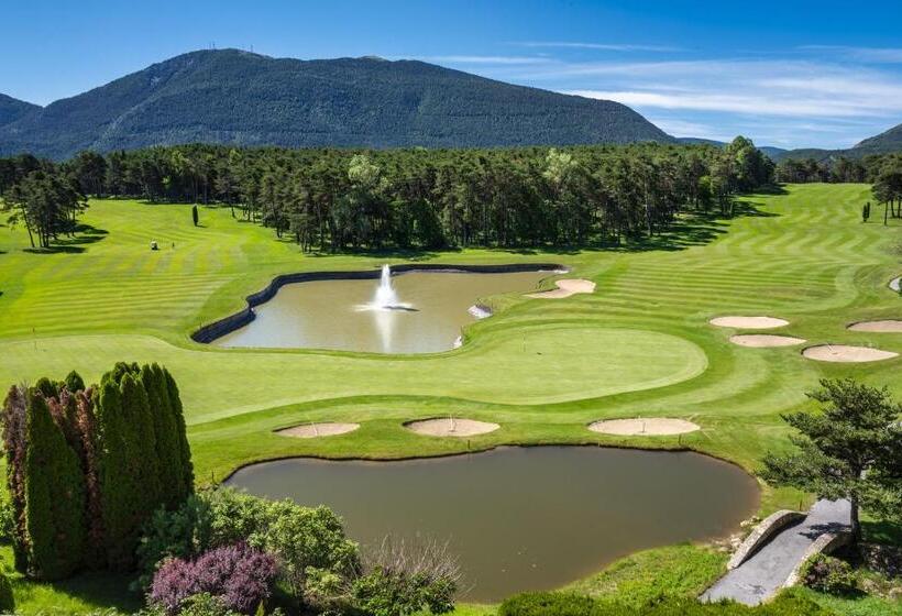 Suite with lake view, Château Et Golf De Taulane