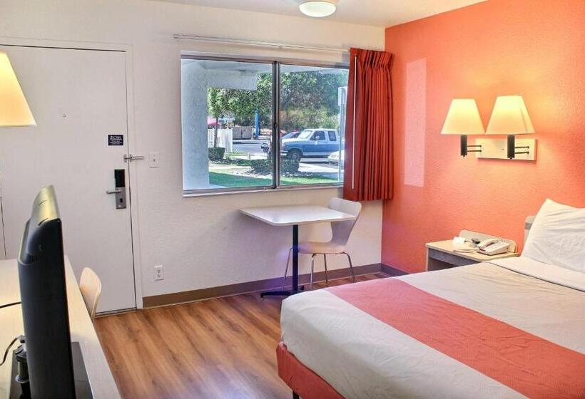 Номер Deluxe, Motel 6 Atascadero, Ca