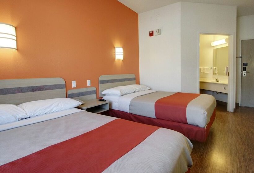 Номер Стандарт 2 Двуспальные Кровати, Motel 6 Lehi, Ut  Thanksgiving Point