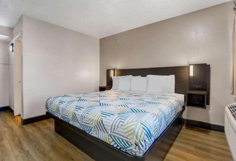 Номер Deluxe Кровать Кинг, Motel 6 San Bernardino, Ca   North