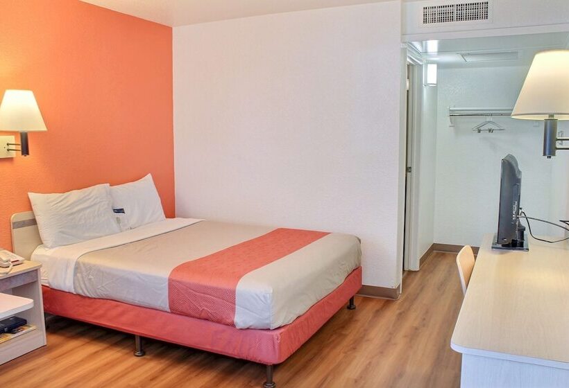 Люкс, Motel 6 Atascadero, Ca