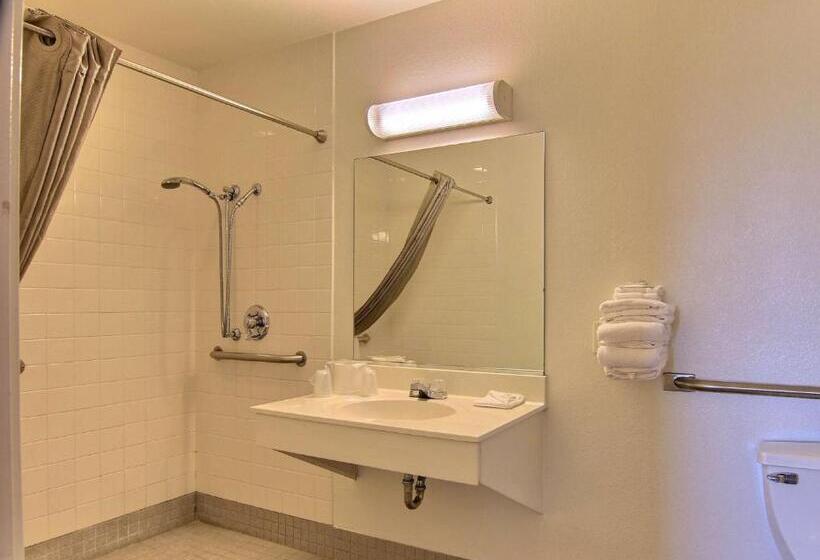 장애인을 위한 스탠다드 룸, Motel 6 Bismarck, Nd