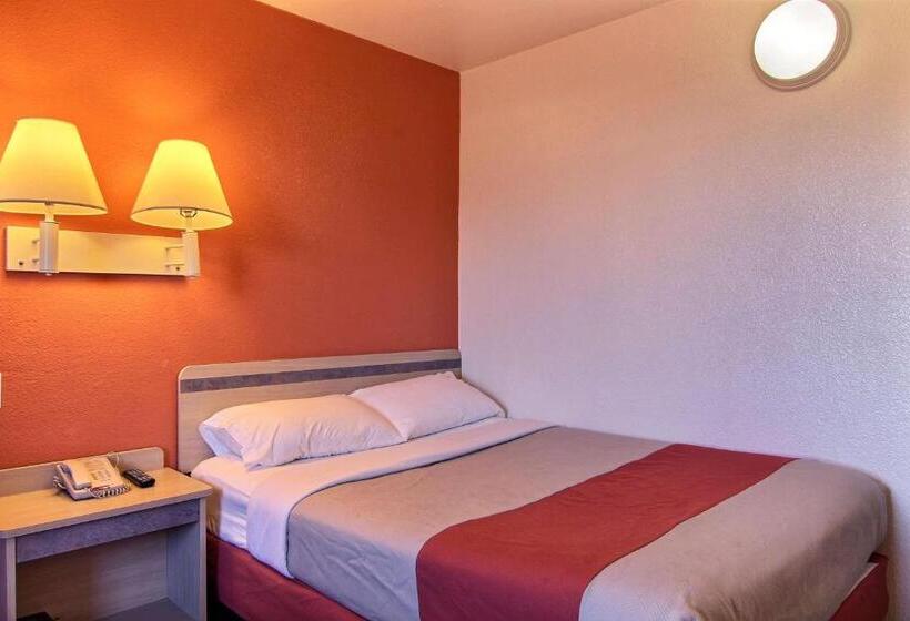 장애인을 위한 스탠다드 룸, Motel 6 Bismarck, Nd