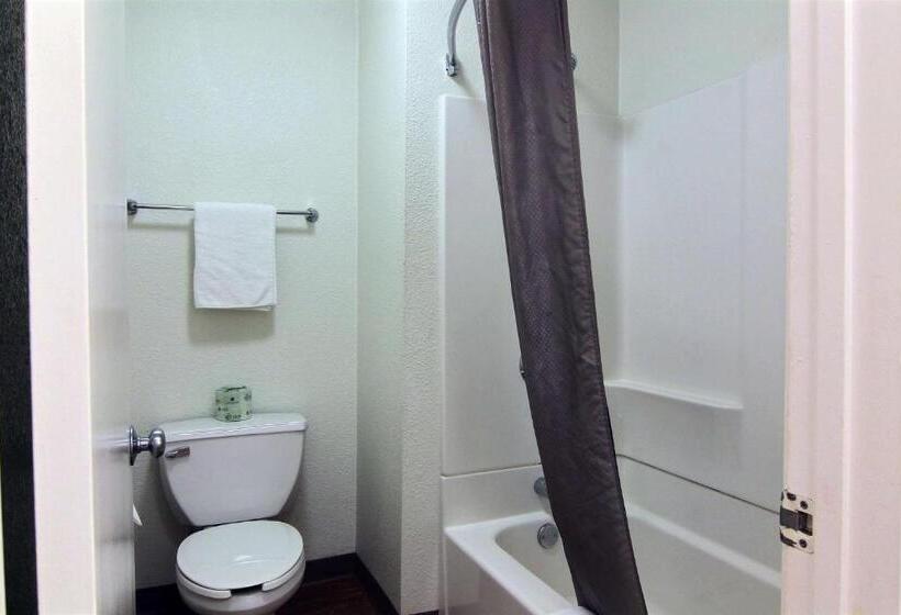 디럭스 룸, Motel 6 Bismarck, Nd