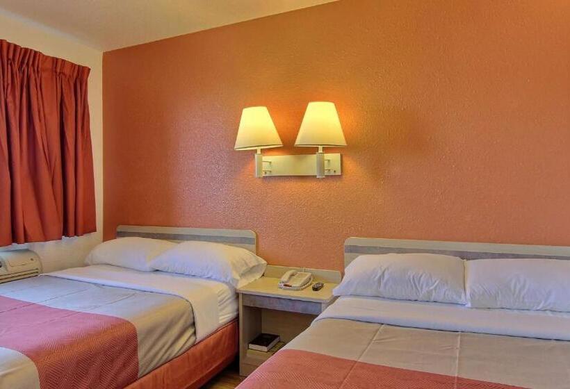 디럭스 4인 룸, Motel 6 Bismarck, Nd