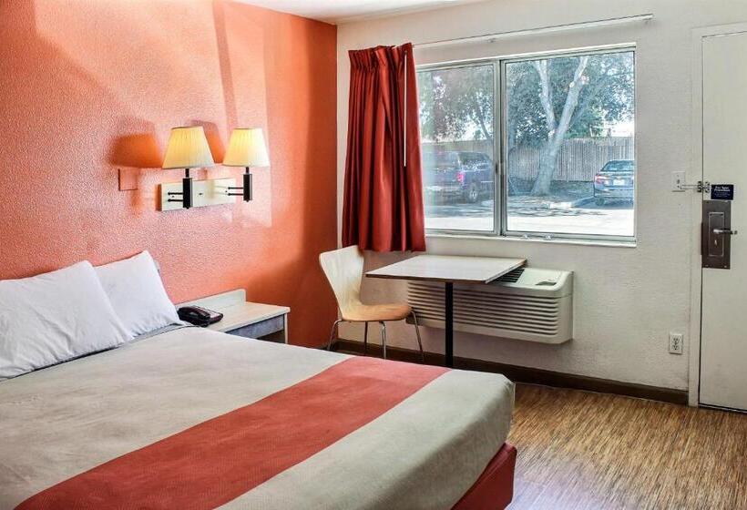 Номер Стандарт, Motel 6king City, Ca
