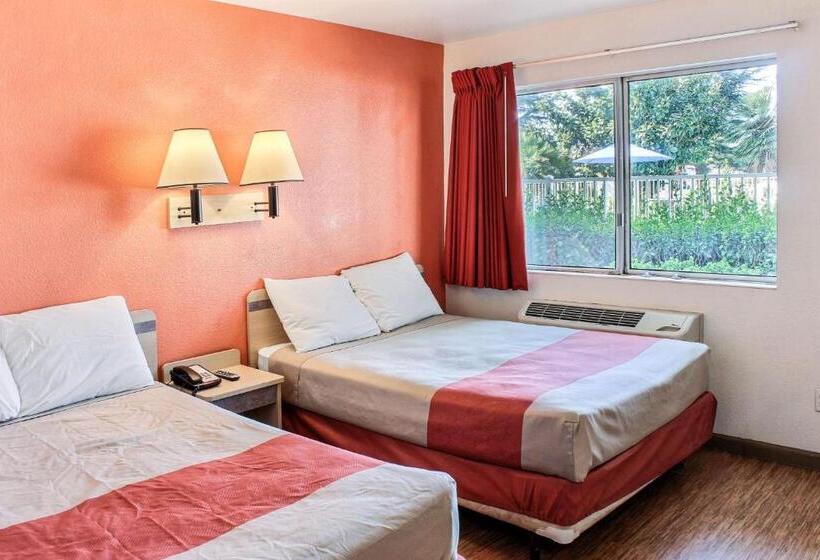 Номер Стандарт Адаптированный для Инвалидов, Motel 6king City, Ca