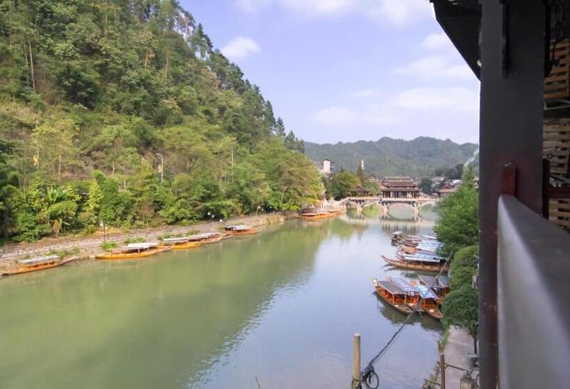 Номер Стандарт, Fenghuang Tujia Ethnic Minority River View
