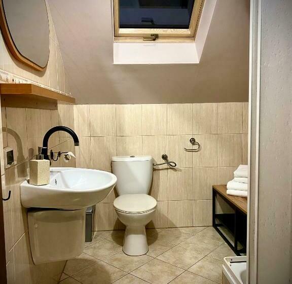 Economy Quadruple Room, Dziki Szynk