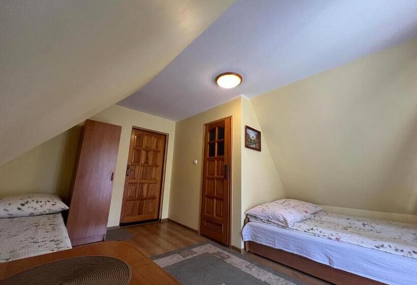 Quarto Triplo Estandar Vista Jardim, Willa U Moni