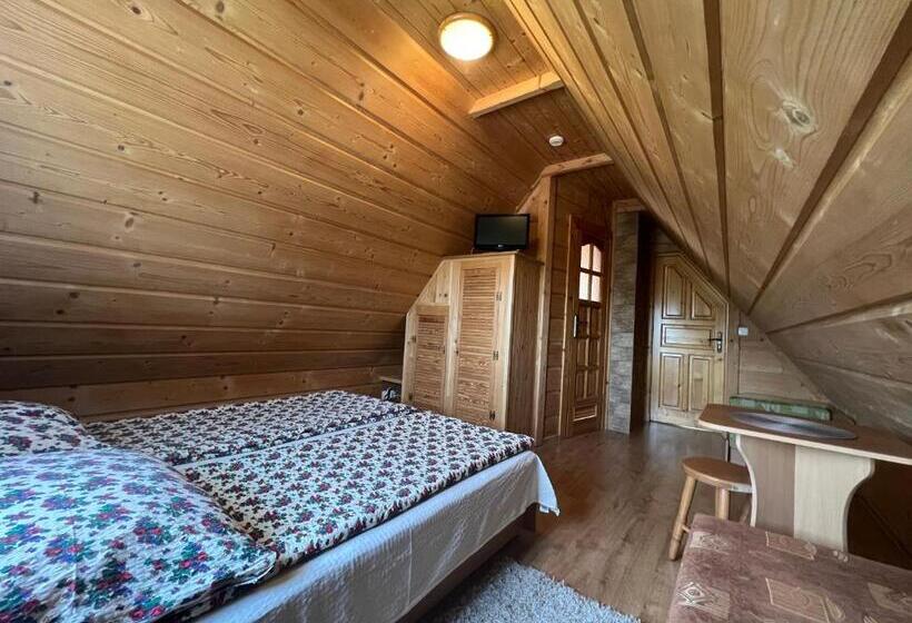 Quarto Triplo Estandar, Willa U Moni