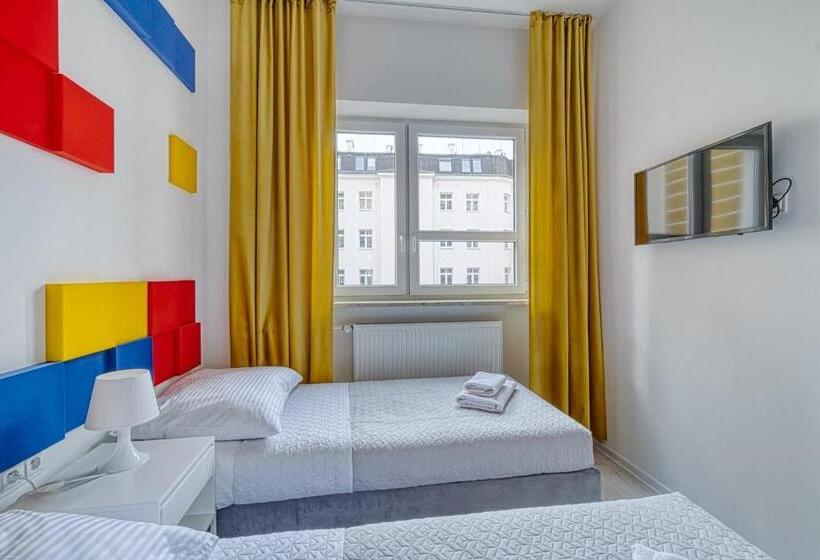 اتاق استاندارد سه نفره, Level Rooms