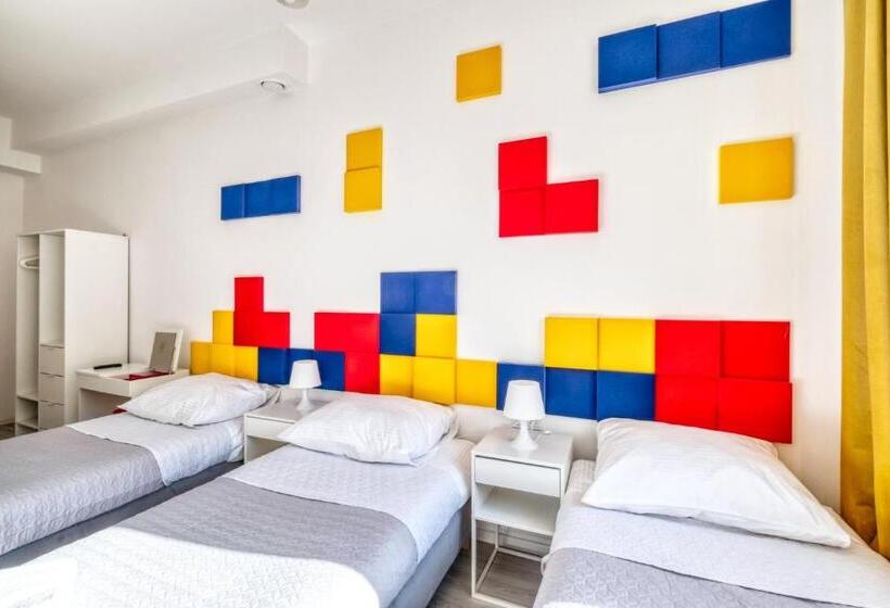 اتاق استاندارد سه نفره, Level Rooms