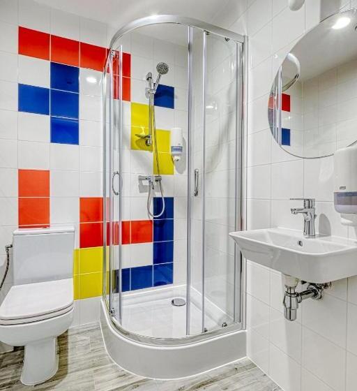 اتاق استاندارد سه نفره, Level Rooms
