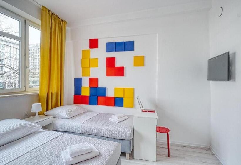 اتاق سه‌نفرۀ استاندارد با سرویس بهداشتی بیرون از اتاق, Level Rooms