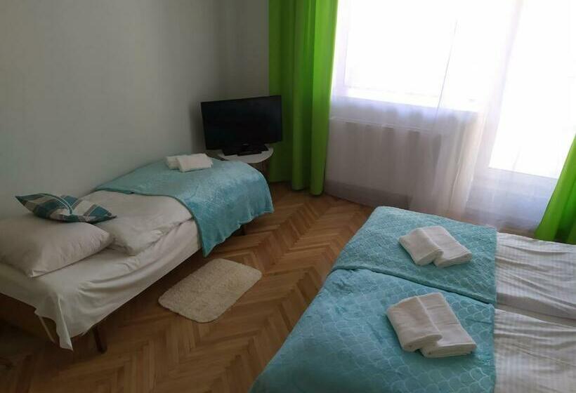 اتاق استاندارد سه تخته با سرویس بهداشتی مشترک, Dom Gościnny Zosia