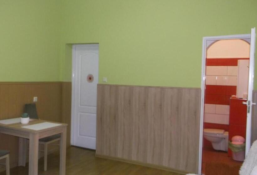 اتاق لوکس با چشم‌انداز شهر, Góściniec Iwona