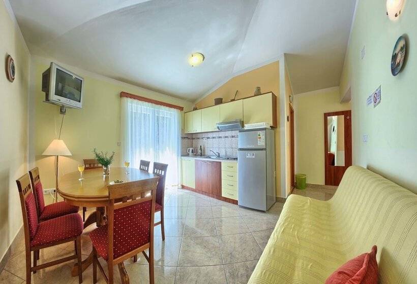 آپارتمان 2 خوابه با چشم‌انداز دریا, Apartments Ruzmarin
