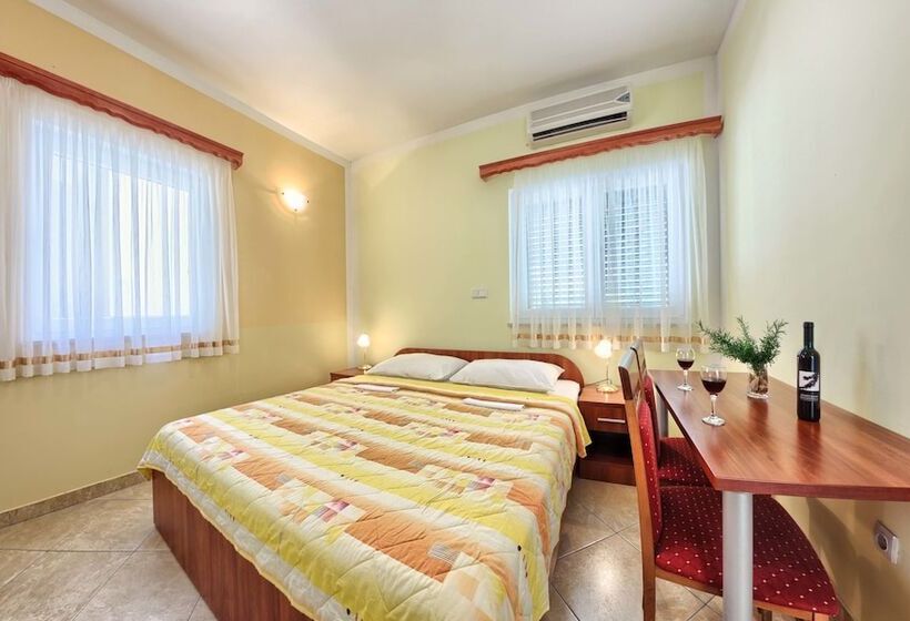 اتاق لوکس با چشم‌انداز دریا, Apartments Ruzmarin