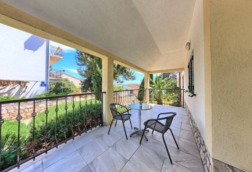 اتاق لوکس با چشم‌انداز دریا, Apartments Ruzmarin