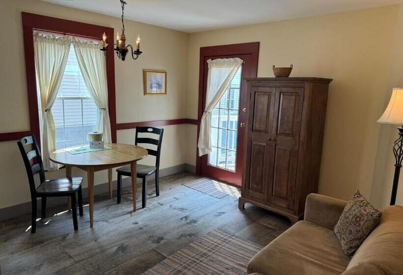 Quarto deluxe, Artists Colony