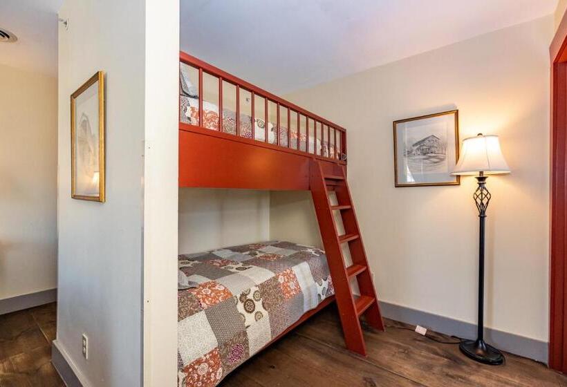 Quarto Familiar Superior, Artists Colony