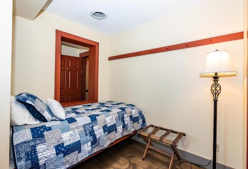 Quarto Triplo Standart, Artists Colony