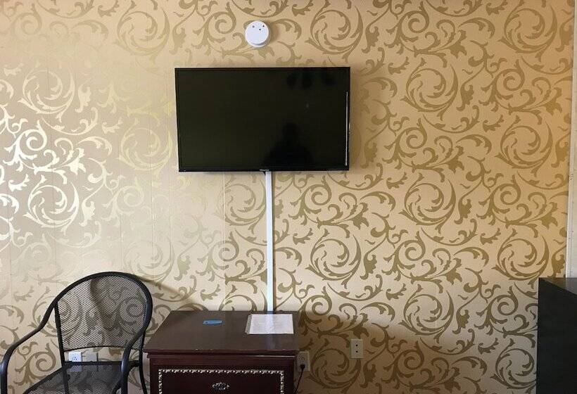 带2个双人床的标准工作室, Heritage Inn Mahomet