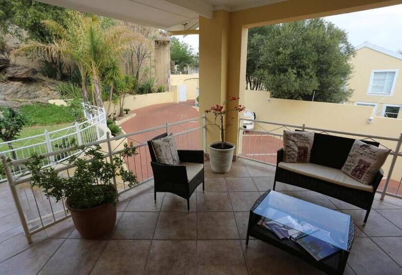 سوییت اجرایی, Villa Moringa Guesthouse