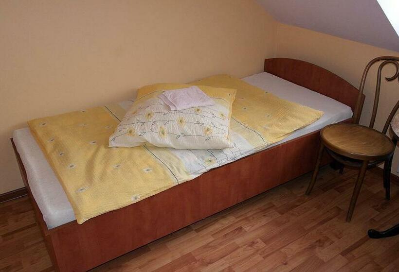 غرفة أساسية, Zajazd Skorpion Rzeniszów