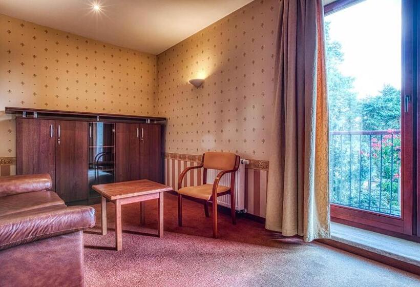 Family Suite, 4 Pory Roku Restauracja I Nocleg