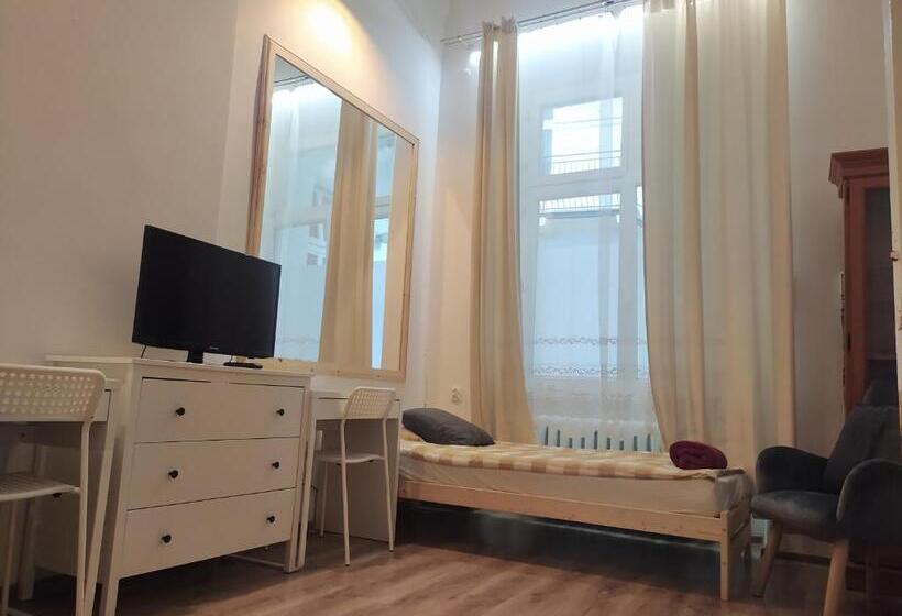 استودیوی استاندارد, Roller Apart