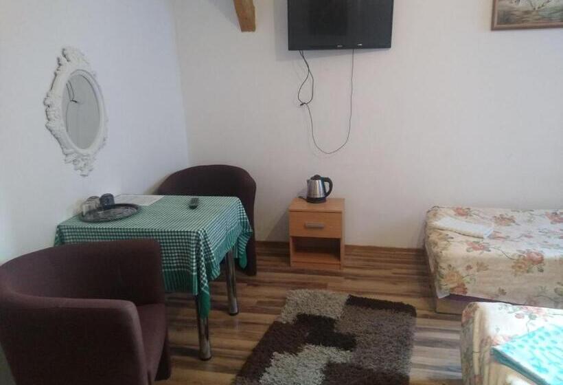 Номер Стандарт Трехместный, Zajazd Eljan Centrum Noclegowe