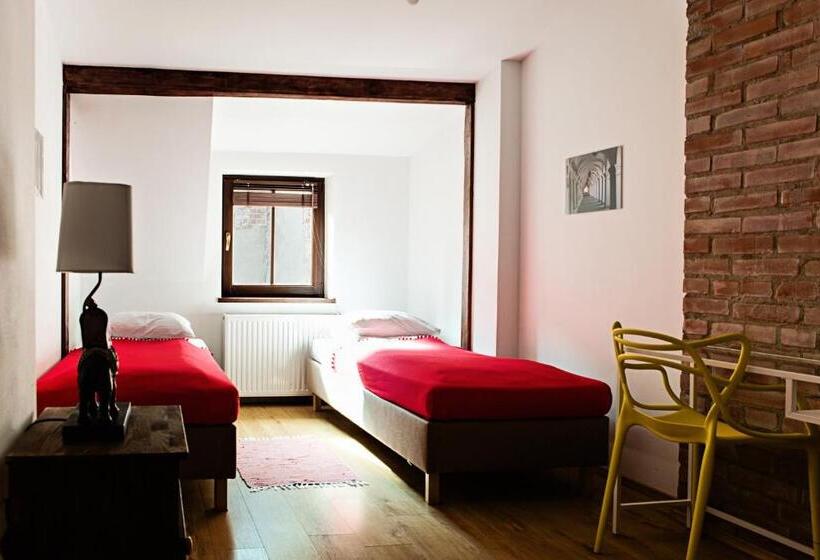 اتاق استاندارد با سرویس بهداشتی مشترک, Hostel Starówka