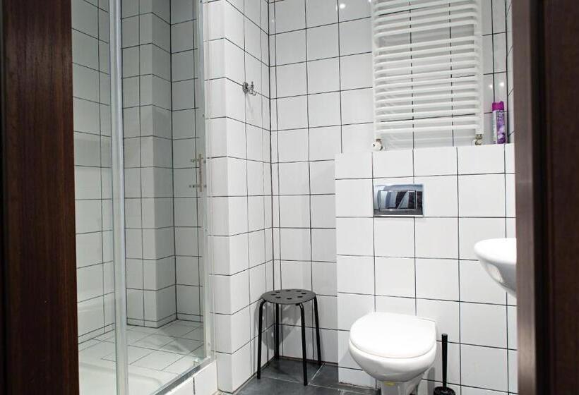 اتاق استاندارد یک تخته با سرویس بهداشتی مشترک, Hostel Starówka