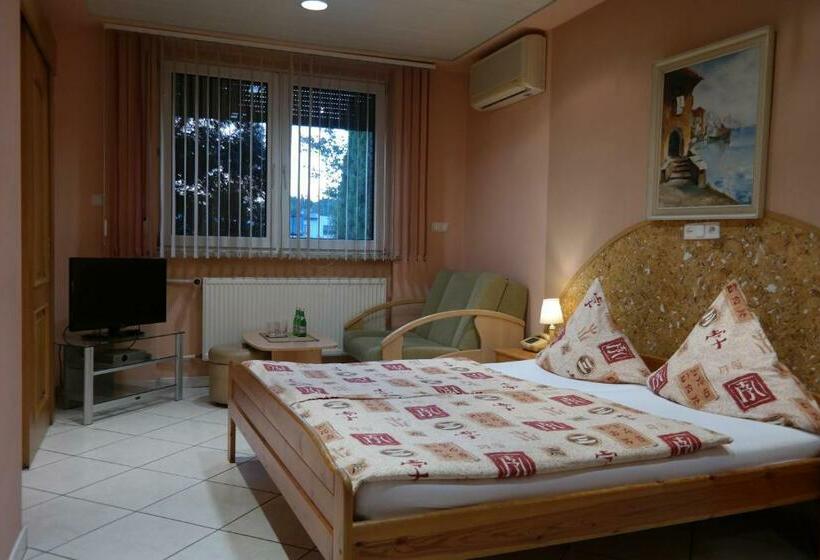 اتاق لوکس, Villamirage