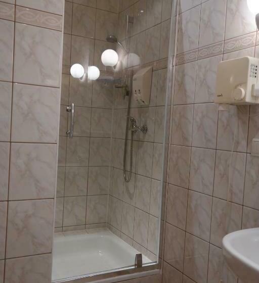 اتاق لوکس, Villamirage