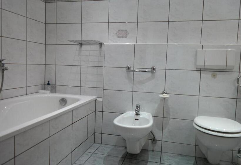 اتاق لوکس, Villamirage